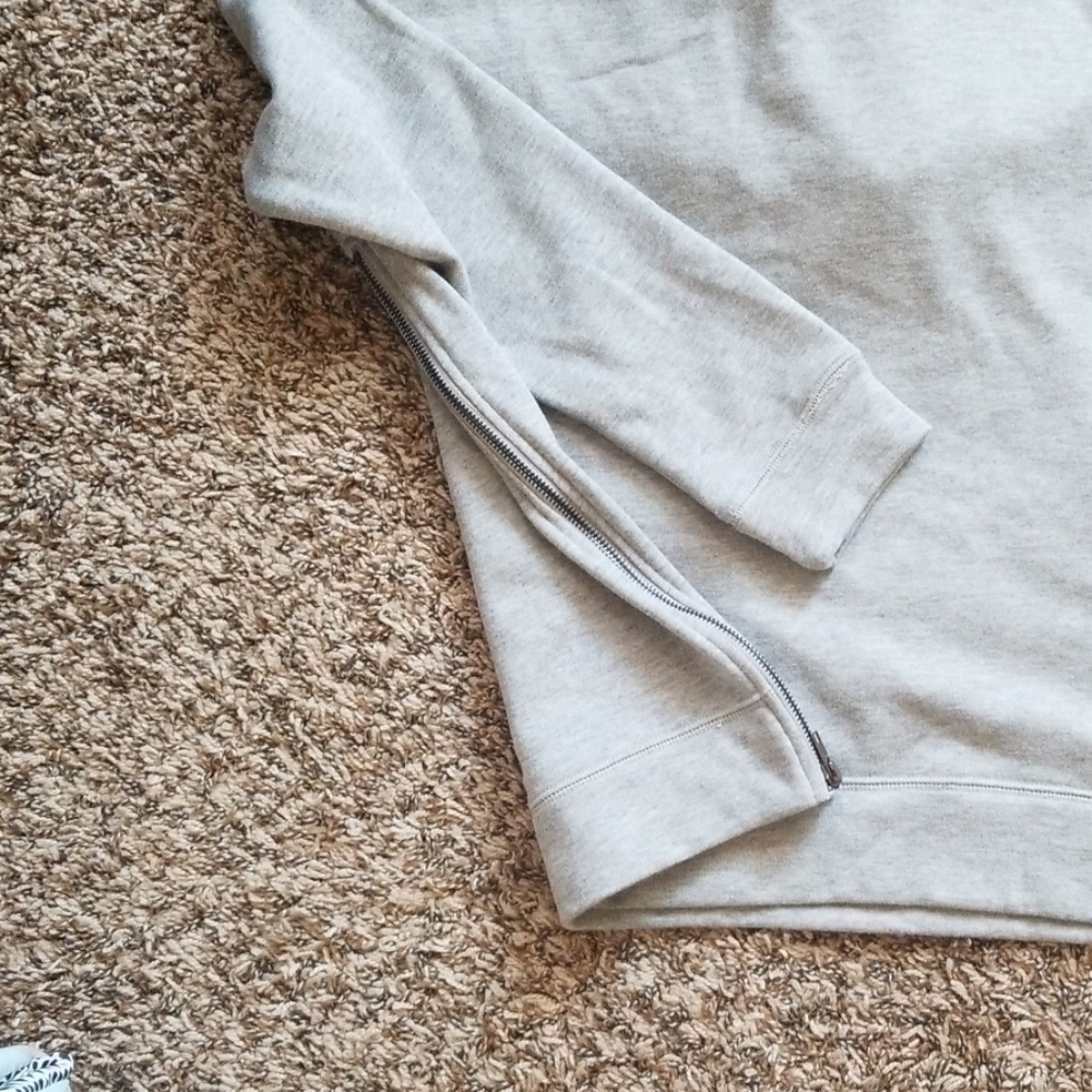 Gray sweater - Picture 4 of 4